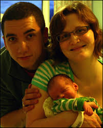 Stuart and Holly Kidman with baby William. Age: 27. Job: Sub-editor - _45212470_thekidmans
