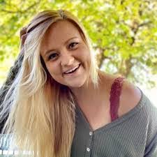 Laura Biebuyck's Instagram, Twitter & Facebook