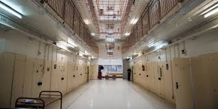 Surpopulation Carcerale Des Conditions De Detention Jugees Inhumaines A La Prison De Nimes