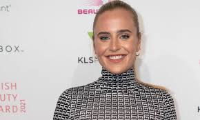 Sarah Bro deler glædelig nyhed: "Jeg kan næsten ikke tro det"