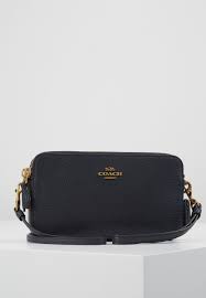 My name is kira, and i'm a graphic designer! Coach Polished Pebble Kira Crossbody Umhangetasche Midnight Navy Dunkelblau Zalando De