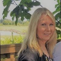 Joanna Pickett's Instagram, Twitter & Facebook