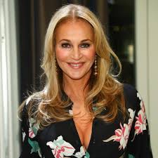 Born 23 january 1957), is the eldest child of rainier iii, prince of monaco, and grace kelly.she is the elder sister of prince albert ii and princess stéphanie.until the births of her niece and nephew, princess gabriella and prince jacques, in december 2014, she had been heiress presumptive to the throne of monaco since 2005. Caroline Beil Neue Karriere Als Schlagersangerin Gala De