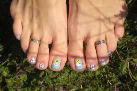 These nails are overly cute and that's the whole point. 10 Adorable Easter Toe Nail Art Designs