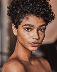 Check spelling or type a new query. Nos Idees De Coupes Courtes Pour Des Cheveux Frises Et Epais