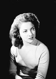 Maricruz Olivier, actriz, acompañada de su madre, retrato | Mediateca INAH