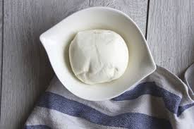 Preparare la mozzarella e la ricotta in casa, oltre a darci un prodotto di alta qualità a costi ridottissimi, e oltre ad abbattere l'inquinamento degli imballi, del trasporto ecc. Basta Comprare La Mozzarella Da Oggi Si Prepara In Casa In 30 Minuti
