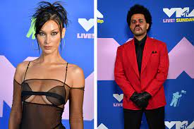 The weeknd trat in der halftime show beim super bowl lv auf. Vmas 2020 Bella Hadid Und The Weeknd Hatten Eine Reunion