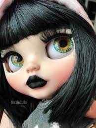 Mujer Paga 11 Mil Pesos por Rostro de San Judas Tadeo y Pedrería en sus Uñas