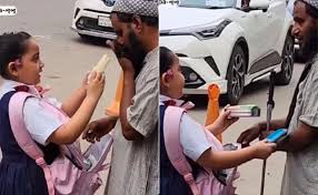 Schoolgirl Wins Praise After She Feeds Beggar From Her Tiffin, Video Goes  Viral