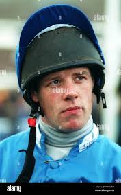 ALAN DEMPSEY JOCKEY WETHERBY RACECOARSE WETHERBY ENGLAND 03 November 2001  Stock Photo