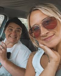 Kailey Abbott's Instagram, Twitter & Facebook