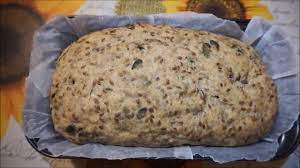 Una volta lievitato facciamo dei tagli sulla superficie ed inforniamo in forno a 180°c per un'oretta circa, dipende dal proprio forno. Pane Ai Cereali E Semi Fatto In Casa Buonissimo Youtube
