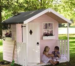 Holz ist ein natürlicher baustoff und braucht deshalb regelmäßige pflege, um nicht zu verwittern. Kinderhaus Ein Marchenhaftes Abenteuer Archzine Net Kinder Spielhaus Garten Kinderspielhaus Garten Und Kinderspielhaus