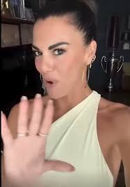 rivali ? non diciamo idiozie RIV4LI V4LI ک 00 RIV4LI