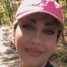 アメリカで夫を探している。 彼女はイランにいる 😂✝️