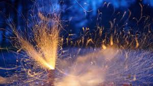 Das bleigießen, kommen an silvester zum einsatz. Silvester Mit Feuerwerk Wann Durfen Wir Knallen Und Bollern Geld