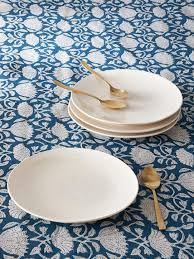 La vaisselle de table est aussi utile lors de grandes réceptions que dans la vie quotidienne d'un ménage. Linge De Table Vaisselle Nappe Serviette De Table Cyrillus