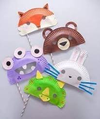 Chargement de votre vidéo abeille avec une assiette en carton pour créer la ruche, on utilisera la technique du papier bulle. 10 Idees De Masques A Faire Avec Des Assiettes En Carton