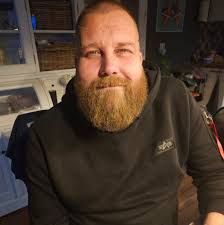 Goedemorgen lieve mensen, Heb gisterochtend een ongeluk gehad met m'n  vrachtwagen, m'n strijdersmobiel is hierbij zo beschadigd dat er eigenlijk  niks meer van te maken is. Ben er ziek van, en krijg