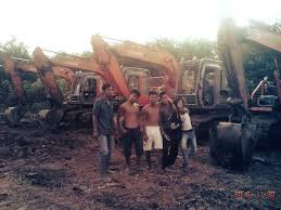 Matahari yang selalu terbenam setiap hari saja tak pernah terlihat sama, apalagi seorang manusia biasa. Kata Kata Operator Excavator Katapos