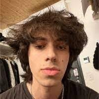 Holly Gott's Instagram, Twitter & Facebook