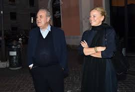 In 2002 journalist michele santoro, who'd just learned he was being kicked out from the italian public television by order of silvio berlusconi, opened his michele santoro, mh. Michele Santoro Eta Chi E La Moglie Figli Foto