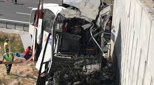 Kazada iki kişi hafif yaralandı. Istanbul Da 5 Kisinin Oldugu Kazada Otobus Soforu Kusurlu Bulundu Son Dakika Haberleri