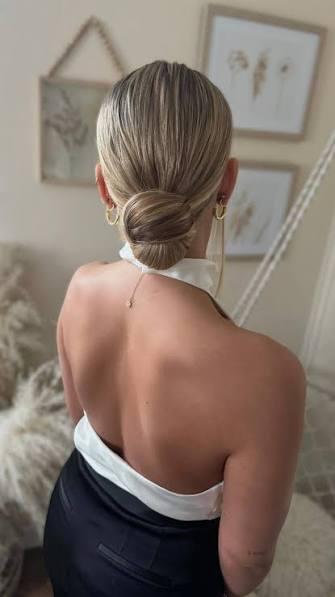 The perfect sleek low bun whether it’s bridal or date night 💋, Using my favorite @pinkpewter magnetic bracelet!, #btconeshot2024_stylingvideo , #btconeshot2024_specialeventstyling , ...