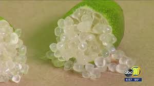 Vỏ quả màu nâu đen với ruột quả là những tép chanh căng tròn mọng nước màu đỏ sậm và sâu rất đáng kinh ngạc. What Is A Finger Lime And Should You Eat It Abc7 Chicago