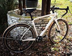 Look Neo Retro Pour Ce Velo Equipe Ds Garde Boue Et Porte Bidon Acanthe Sport A Neo Retro Style For This Bike Equipped Wi Pink Bike Giant Bicycle Cannondale