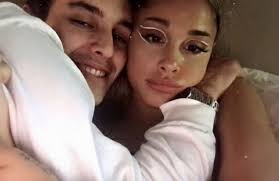 Ariana grande confirms dalton gomez relationship in new music video 'stuck with u'. Imagem Descoberto Por á´¹ à­¨à­§ Descubra E Salve Suas Proprias Imagens E Videos No We Heart It Ariana Grande News Ariana Grande Ariana