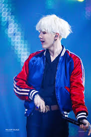 Suga hat auch ohne die band erfolg. Dream Min Yoongi Ø¯Ø± ØªÙˆÛŒÛŒØªØ± Yoongi At Mama 2017 Gucci Leather Belt W Snake Buckle Photo Credit Majorscale Kr Gucci Btsmama2017 Btsfashion Https T Co Hxsuwmv8qi