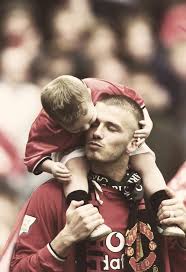 Pin By Glamour Hungary On Mufc David Beckham Family David And Victoria Beckham The Beckham Family