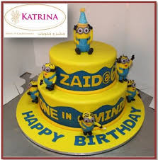 To make these mini layer cakes, we first bake up a fluffy vanilla cake in a rimmed half sheet pan. Minions Cake Design 2 Layer 10 Amazing Minion Birthday Cakes Pretty My Party Party Ideas 2 Tier Cake With A Minions Theme Latest Vogue