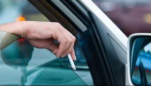 Multe prevederi din noul cod rutier pentru 2019 se referă la obligațiile pe care le au pietonii în trafic și are o mulțime de reguli pe care pietonii trebuie să le respecte când circulă pe drumurile publice. Cod Rutier 2019 Ce Amenzi RiscÄƒ Soferii Care AruncÄƒ Chistoace Pe Geamul Masinii Vremea Noua Liderul Presei Vasluiene