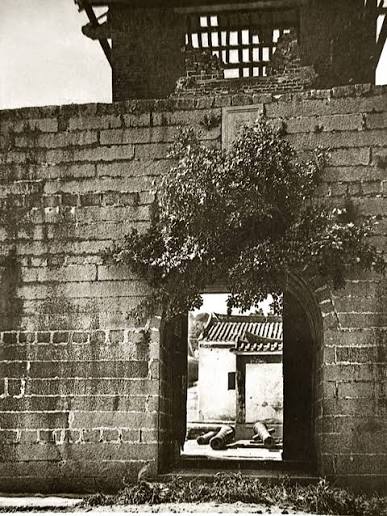 From Garrisoned District to Chinese Town: Land and Boundaries at the Kowloon Walled City, 1898-1912 | Architectural Histories
