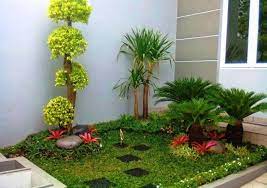 Halaman rumah yang kecil bisa jadi hutan kecil oleh halaman rumah kechil, walau halaman kecil ukuran luasnya tidak sampai seratus meter itu halaman rumah kecil cantik desain rumah in 2019 sumber : 30 Desain Taman Depan Rumah Minimalis Sederhana Rumahku Unik
