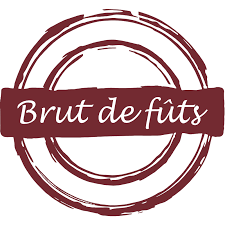 Du fait de sa réputation de producteur de whiskies légers et moins complexes, de son étiquetage quelque peu confus et du fait que ses meilleurs whiskies sont difficiles à trouver à l'étranger, le canada n'a pas réussi à gagner ses lettres de noblesse au niveau mondial. Whisky Sortilege Prestige 7 Ans