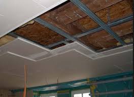 Controsoffitto con luci led con veletta distaccato dal solaio ed altro controsoffitto con veletta distaccato dal primo con luci led. Lastre Di Cartongesso Ad Alta Resistenza