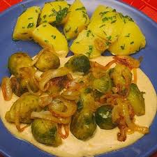 Rosenkohl In Frischkase Senf Sosse Von Tatunca Chefkoch Rezept In 2020 Rosenkohl Gefullte Paprikaschoten Sosse