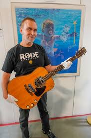 Celebrating the legacy of kurt cobain through photos, videos, lyrics and art with his fans. Weltrekord Kurt Cobain Gitarre Versteigert