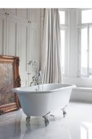 Badewannen Mit Fussen Gunstig Online Kaufen Real De Freistehende badewannen gibt es in eckig oder oval und aus verschiedenen materialien. casa padrino jugendstil badewanne freistehend 150 x 75 x 63 cm bwin weiss retro antik fusse schwarz standard period