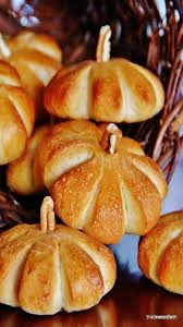 Simple Pumpkin Dinner Rolls For Thanksgiving Thistlewood Farm Pumpkin Rolls Recipe Thanksgiving Rolls Pumpkin Recipes