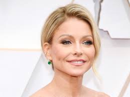 Explore tweets of kelly ripa @kellyripa on twitter. Oscars 2020 Kelly Ripa Wore Full Body Makeup Allure