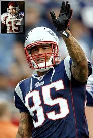 Aaron Hernandez Hernandez Was Named The Connecticut Gatorade Football Player Of The Year During His Senior Sea New England Patriots England Sports Hernandez