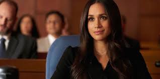 Er glaubt, dass seiner tochter das royale leben nicht leicht fällt. Meghan Markle S Suits Co Stars React To Her Engagement Patrick J Adams Meghan Markle Engagement Tweet
