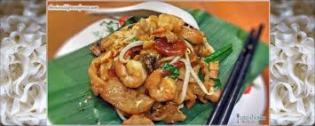 Char kway teow is basically stir fried flat rice noodles with typical ingredients like lup cheong (chinese sausage), prawns, beansprouts, etc. Penang Char Koay Teow Fried Flat Rice Noodles Cooking With Love Is Food For The Soul