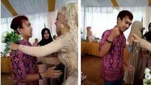 Download lagu undangan mantan dapat kamu download secara gratis di waptrick, stafaband & planetlagu. 5 Tahun Pacaran Pria Ini Hanya Jadi Tamu Undangan Mantan Tegarkah Dia Halaman 2 Tribun Lampung