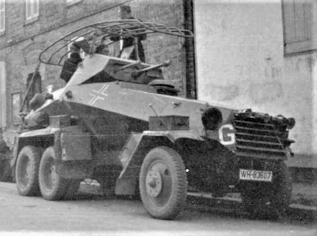 What is this early 6-rad armored car, possibly Sd.Kfz.231 or  Polizei-Sonderkraftwagen?